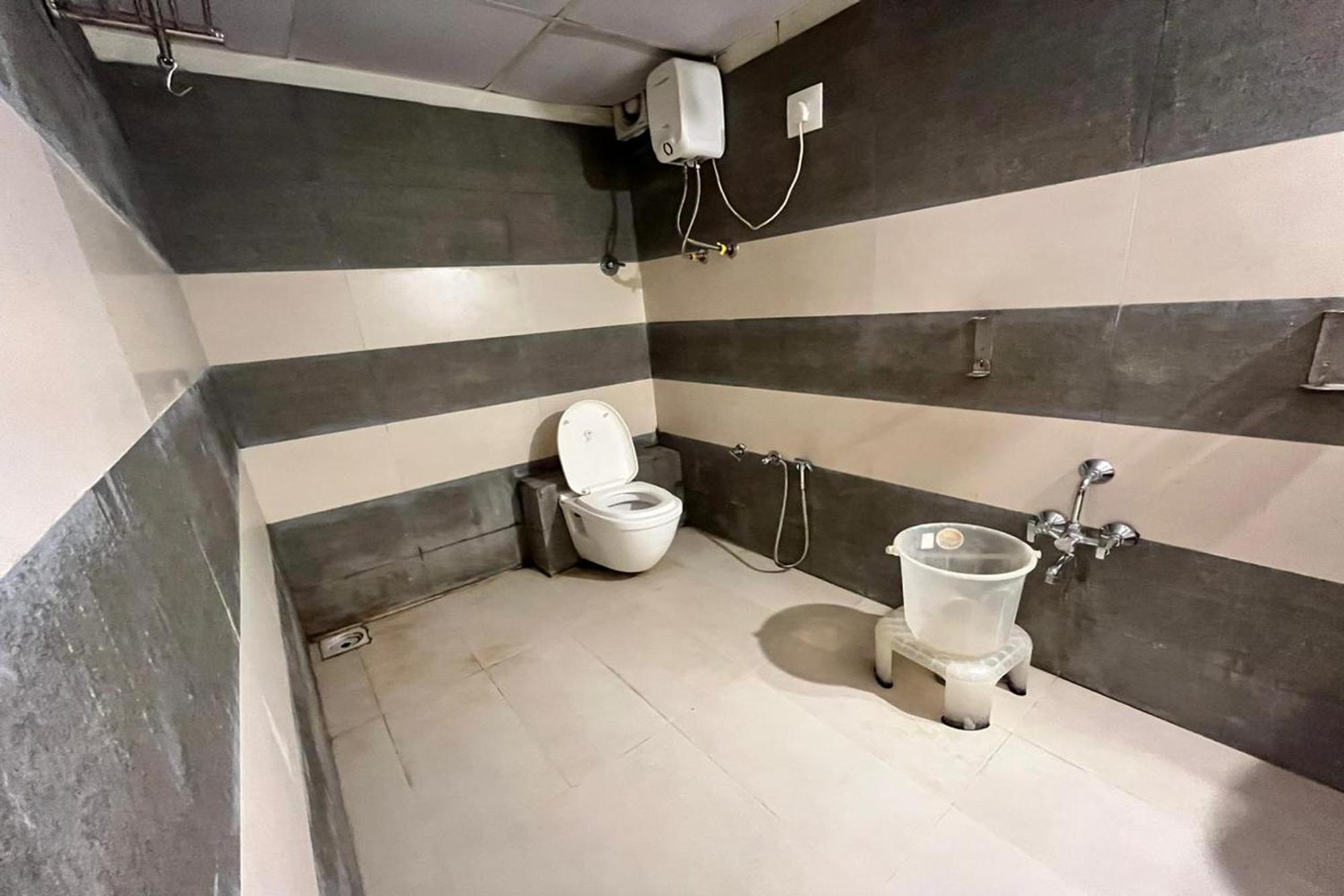 Hotel Kalyan Palace Watuwa Buitenkant foto