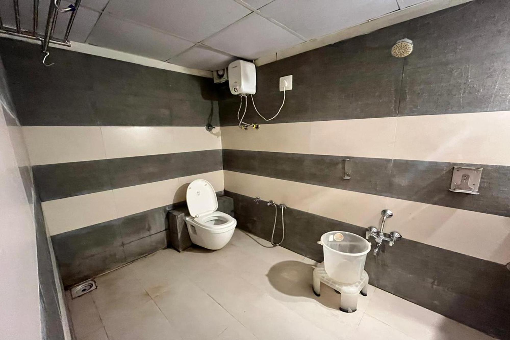 Hotel Kalyan Palace Watuwa Buitenkant foto